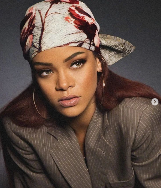 Cantora Riahanna projeta império bilionário na indústria de cosméticos para cabelos