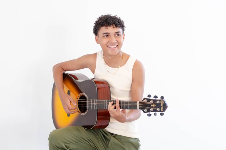 Ryan Gomes: Da Pandemia ao Palco – A Jornada Inspiradora de um Jovem Cantor em Busca de Seus Sonhos Ryan Gomes: Da Pandemia ao Palco – A Jornada Inspiradora de um Jovem Cantor em Busca de Seus Sonhos