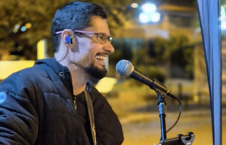 Wellington Rocha: A Música como Refúgio e Alegria em Cantagalo Wellington Rocha: A Música como Refúgio e Alegria em Cantagalo