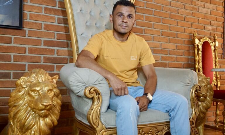 Renato Gandra: A Jornada de um Sonho Musical Renato Gandra: A Jornada de um Sonho Musical