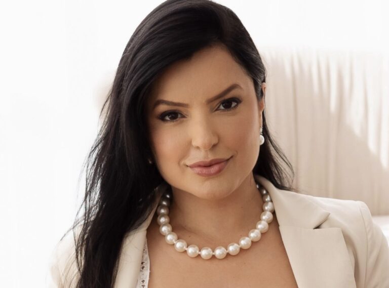 Dra. Nádia Teles revoluciona o cuidado com o abdômen e oferece alternativa não cirúrgica para mulheres após a gestação Dra. Nádia Teles revoluciona o cuidado com o abdômen e oferece alternativa não cirúrgica para mulheres após a gestação