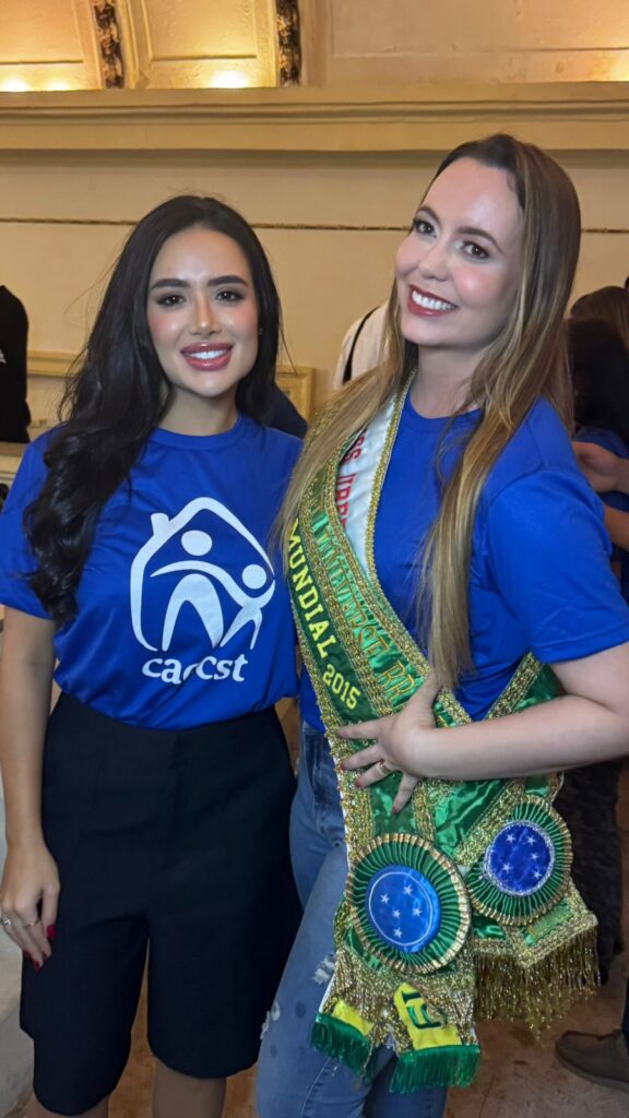 Desfile beneficente reúne famosos no Rio de Janeiro Desfile beneficente reúne famosos no Rio de Janeiro