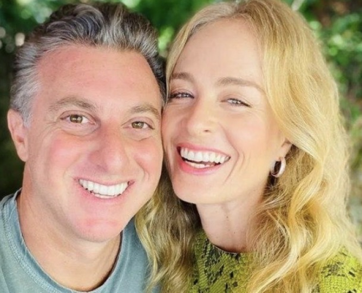 Luciano Huck e Angélica reúnem time de famosos em casa para assistir filme brasileiro Luciano Huck e Angélica reúnem time de famosos em casa para assistir filme brasileiro